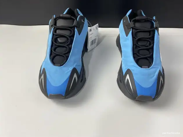 'Bright Boost Cyan' Yeezy 700 GZ3079 MNVN ADIDAS 0502